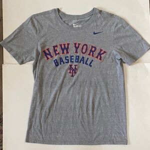 Nike Gray T-Shirt with New York Mets Baseball Logo